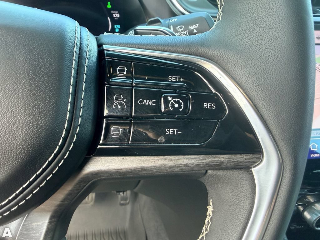 Certified 2024 Jeep Grand Cherokee Overland w/ Luxury Tech Group IV AWD/4WD image 22