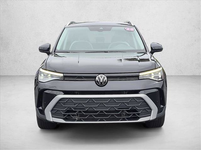 Used 2025 Volkswagen Taos SE AWD/4WD image 2