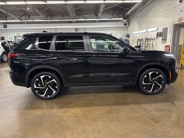 Used 2024 Mitsubishi Outlander SE image 7