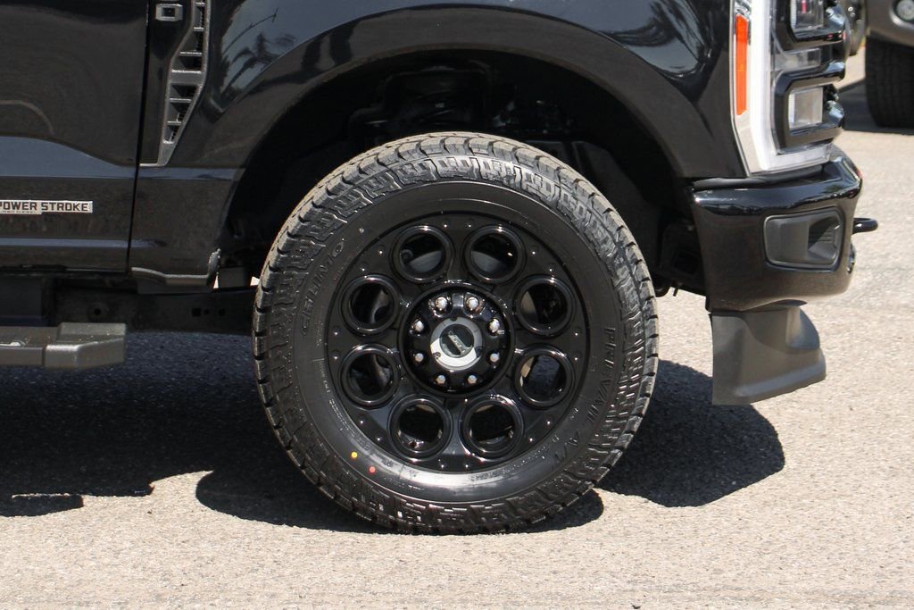 Used 2023 Ford F250 Lariat w/ Black Appearance Package AWD/4WD image 44