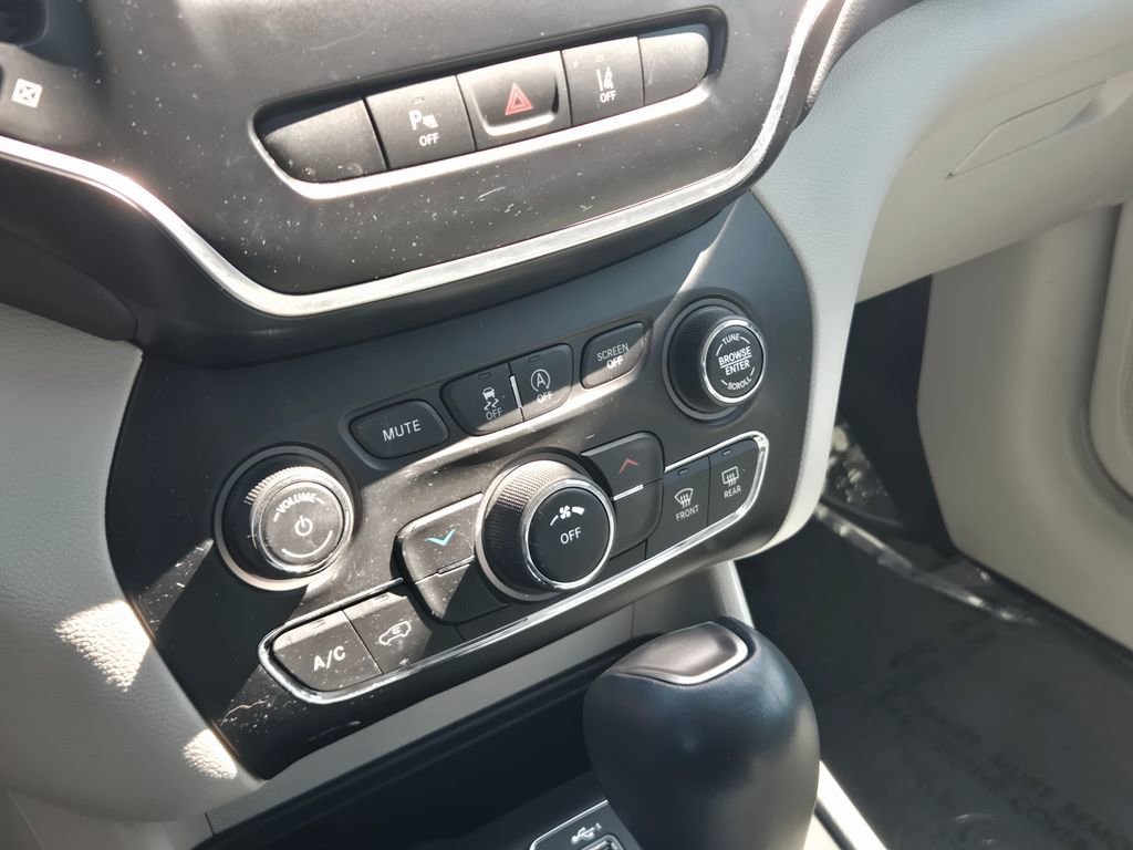 Certified 2021 Jeep Cherokee Latitude Lux image 26