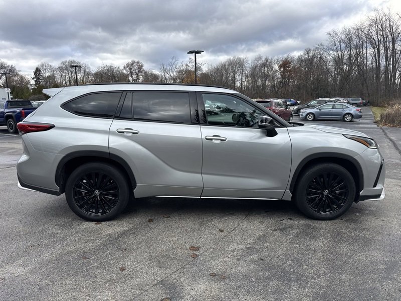 Certified 2023 Toyota Highlander XSE image 2