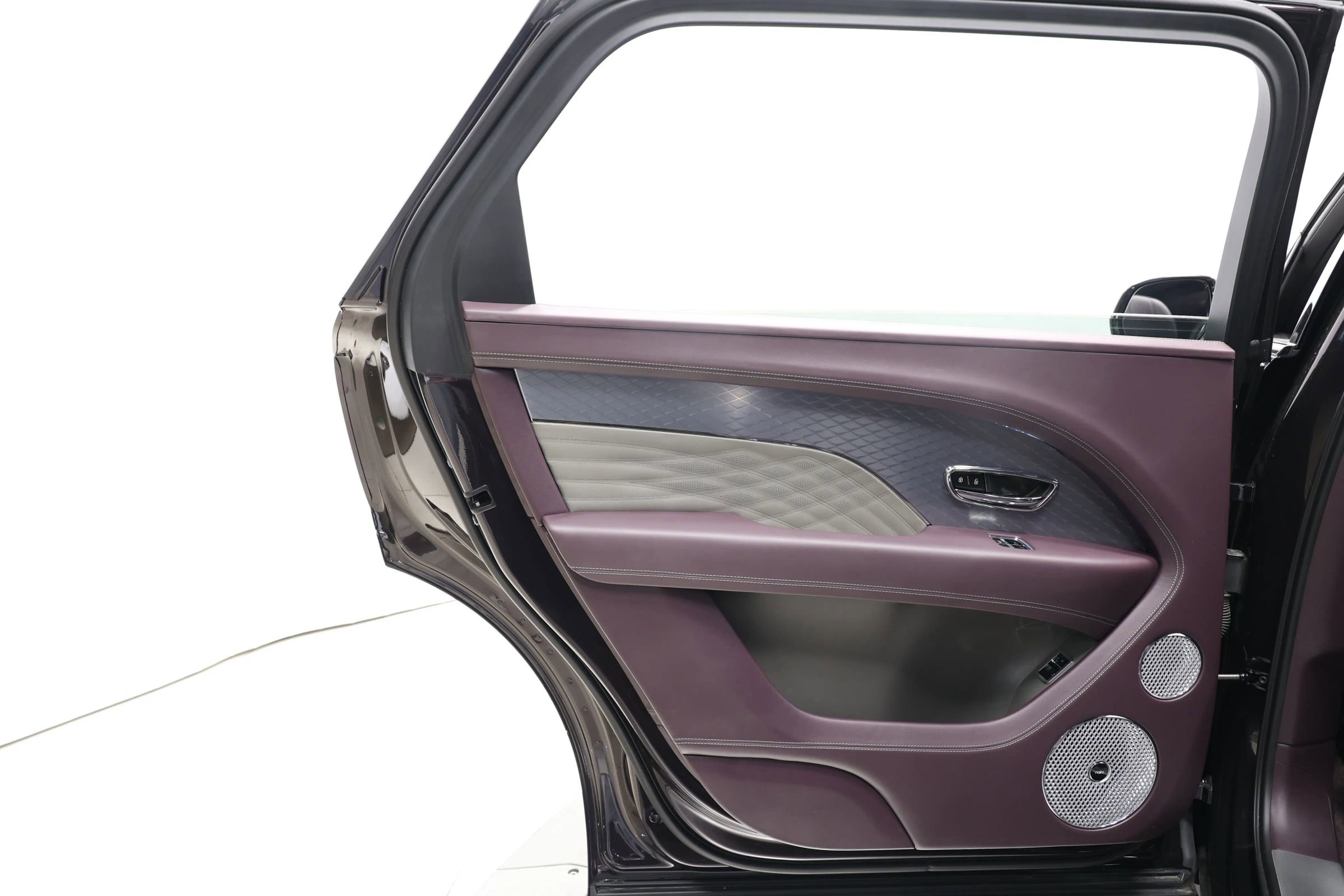 Used 2023 Bentley Bentayga Extended Wheelbase image 52