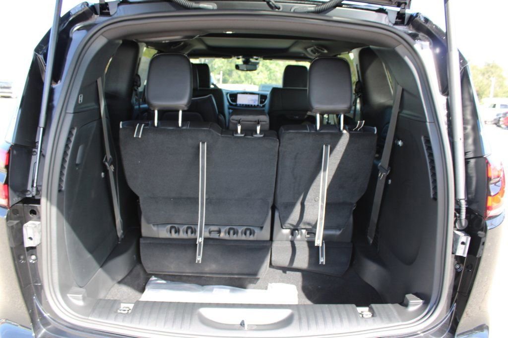 New 2026 Chrysler Pacifica Limited w/ S Appearance Package image 32