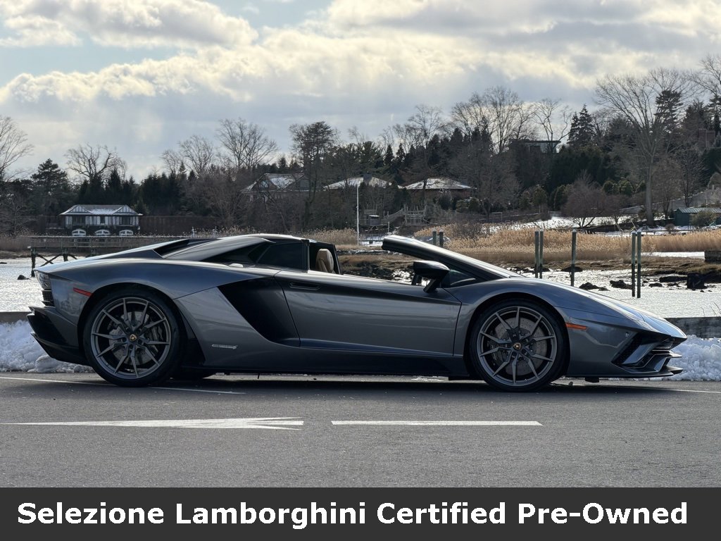 Used 2018 Lamborghini Aventador S image 6