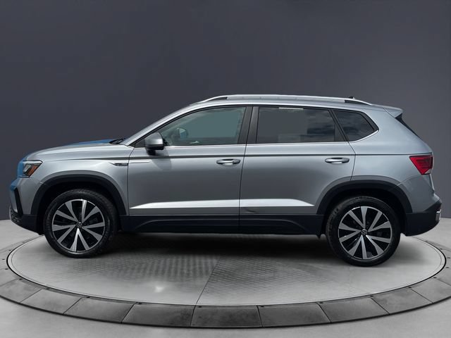 Used 2022 Volkswagen Taos SE FWD image 2