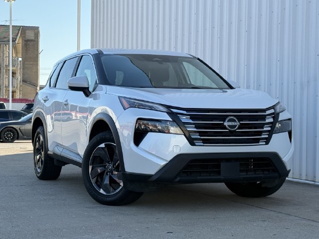 Used 2024 Nissan Rogue SV AWD/4WD image 2