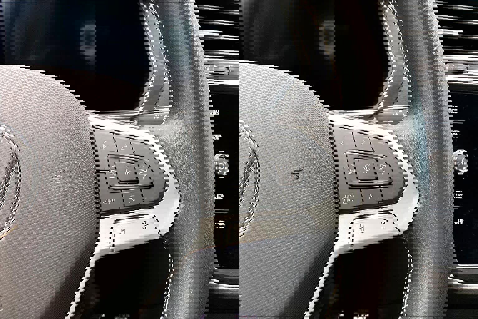 Used 2023 Volkswagen Tiguan SE R-Line image 24