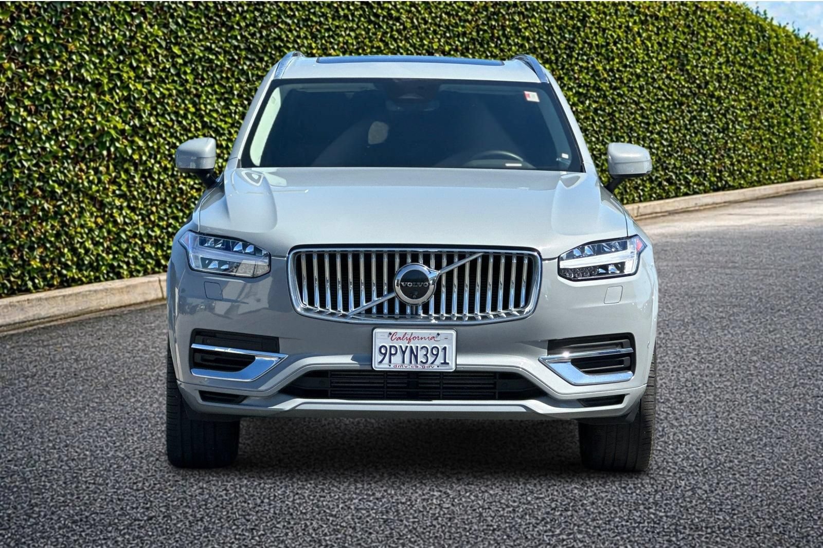 Used 2025 Volvo XC90 T8 Plus w/ Protection Package Premier AWD/4WD image 9