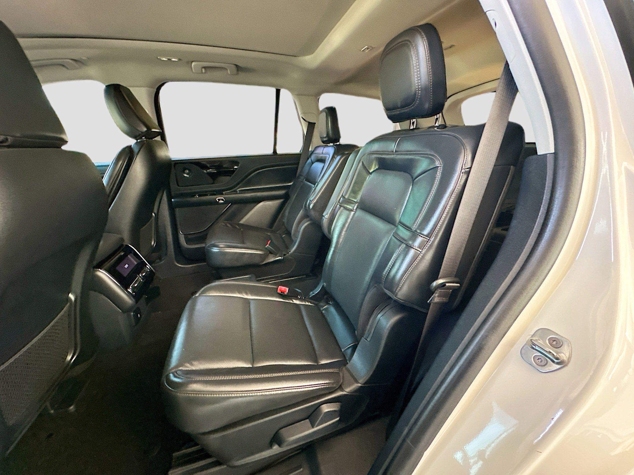 Used 2025 Lincoln Aviator Reserve w/ Jet Appearance Package RWD image 26