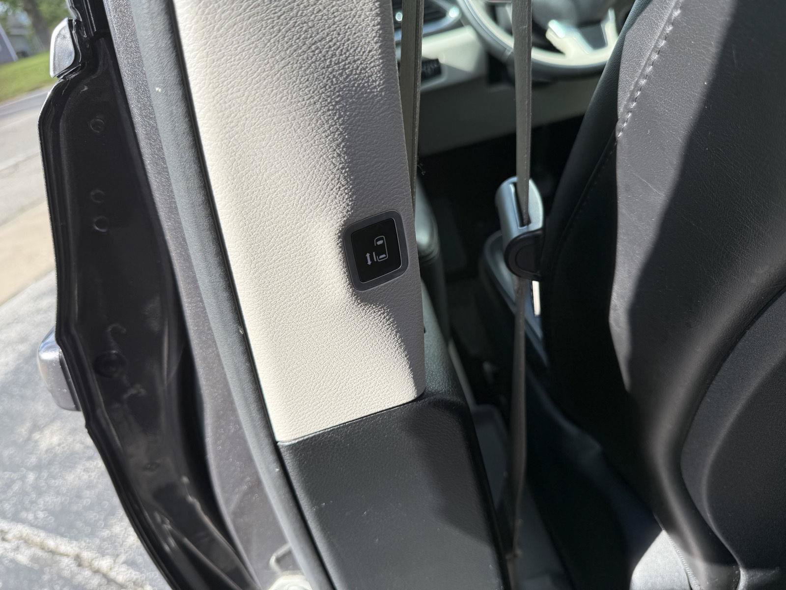 Used 2019 Chrysler Pacifica Limited FWD image 18