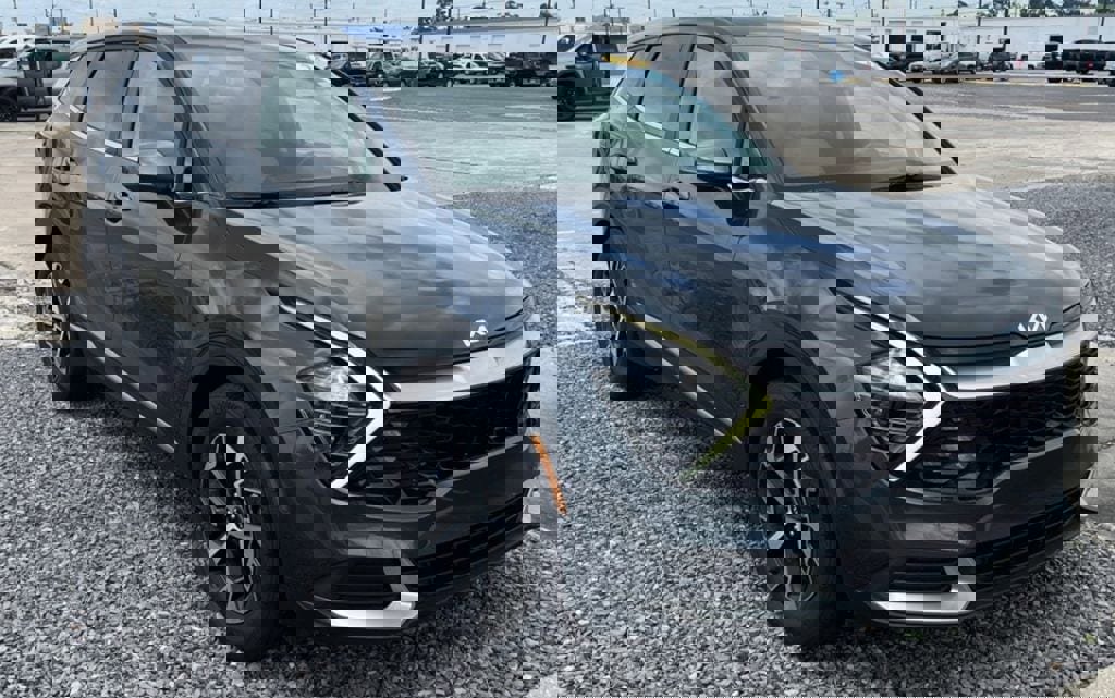 Used 2024 Kia Sportage EX image 3