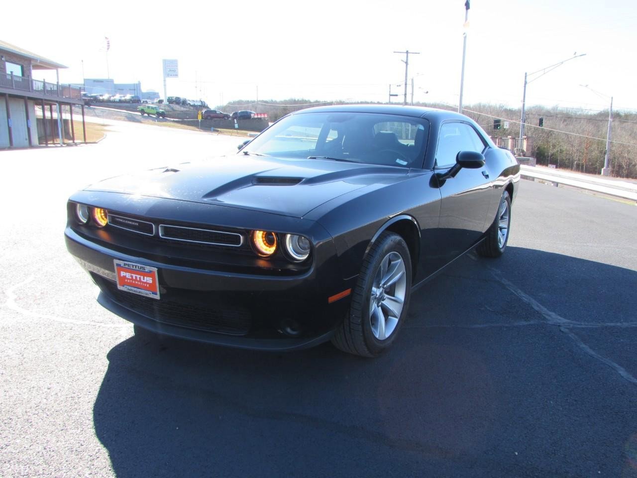Used 2019 Dodge Challenger SXT image 3