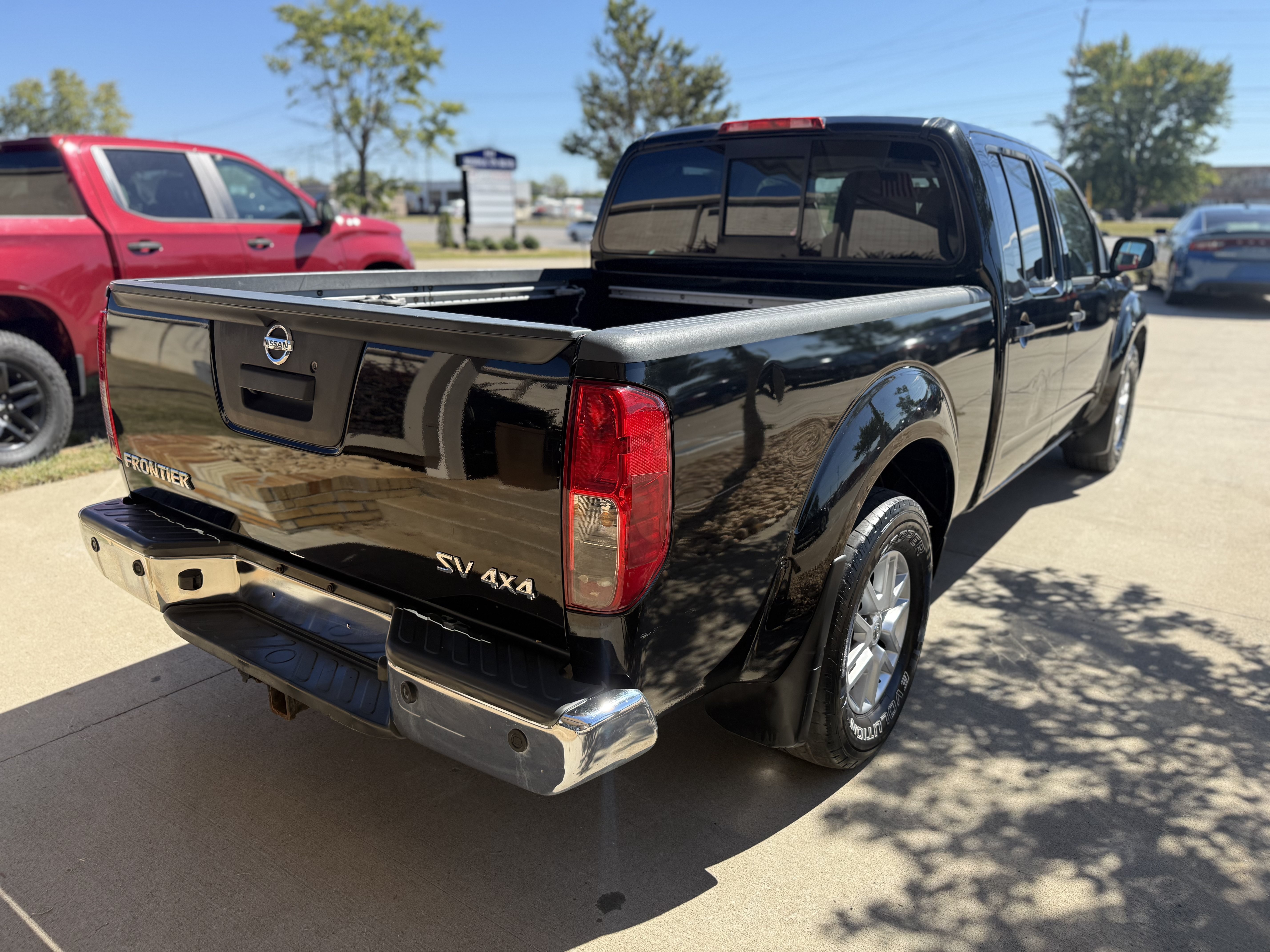 Used 2015 Nissan Frontier SV w/ SV Value Truck Package AWD/4WD image 6