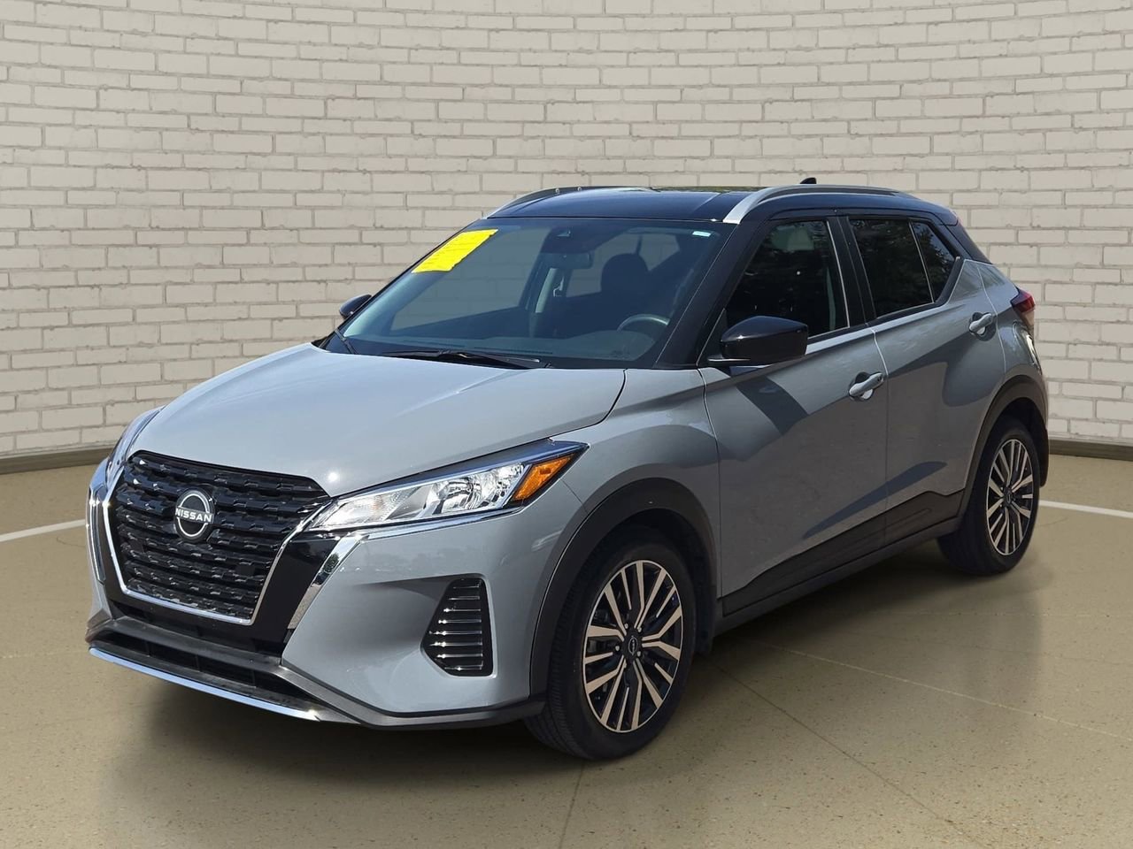 Used 2023 Nissan Kicks SV image 1