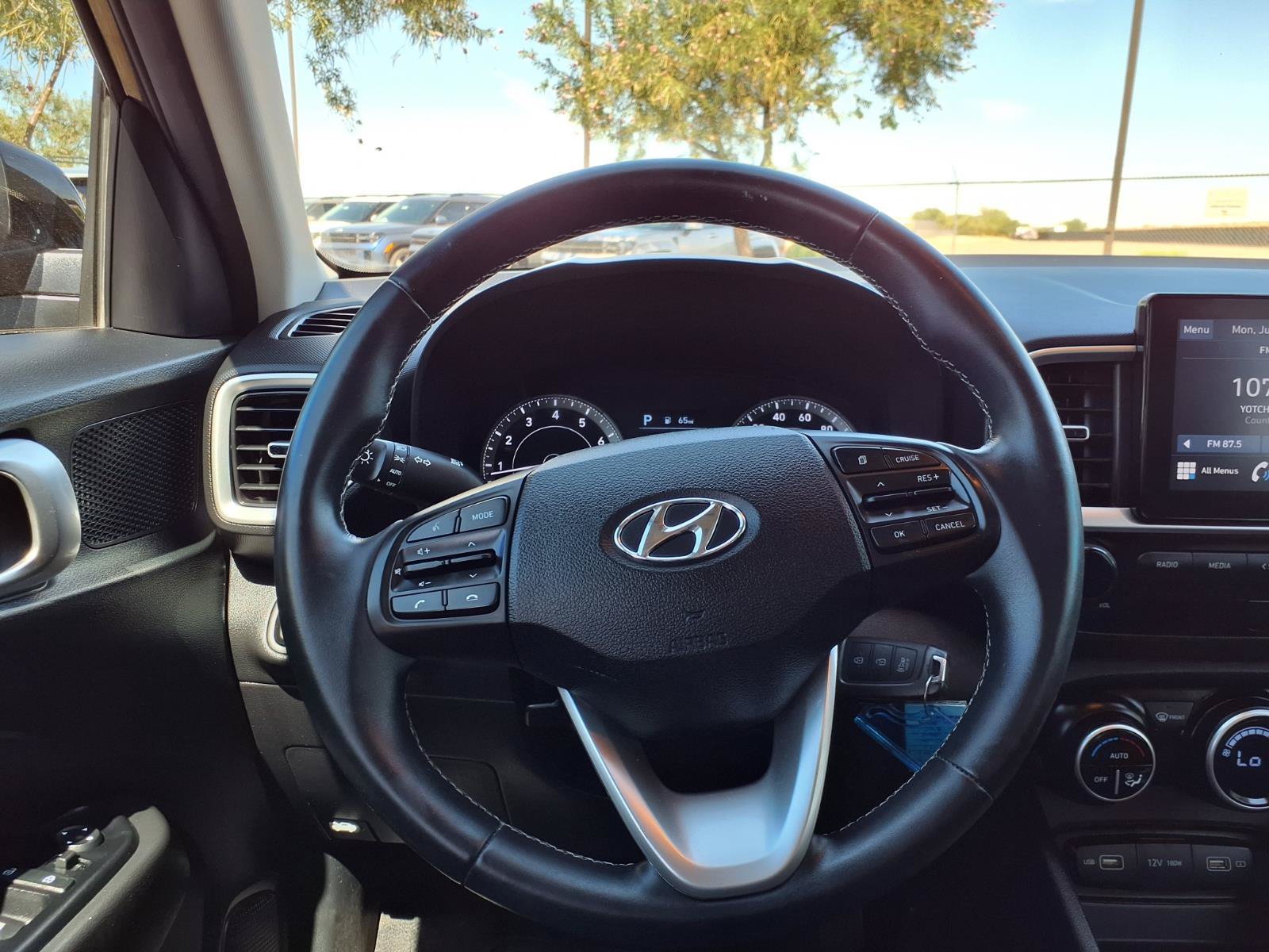 Certified 2022 Hyundai Venue SEL FWD image 19