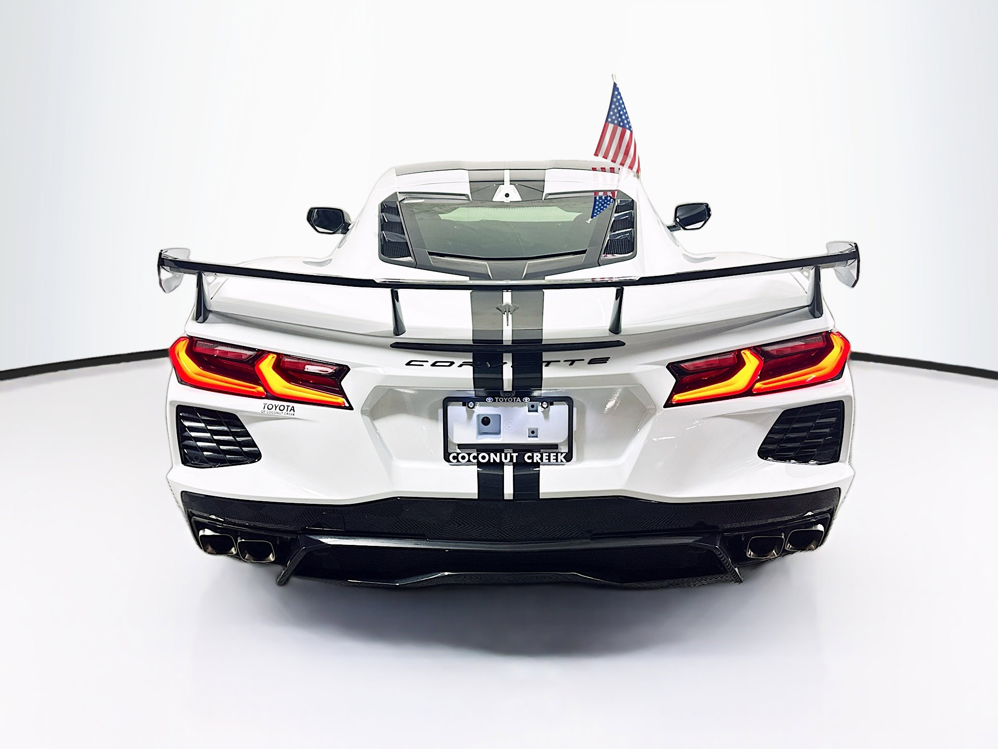Used 2022 Chevrolet Corvette Stingray Premium Cpe w/ Z51 Performance Package RWD image 4