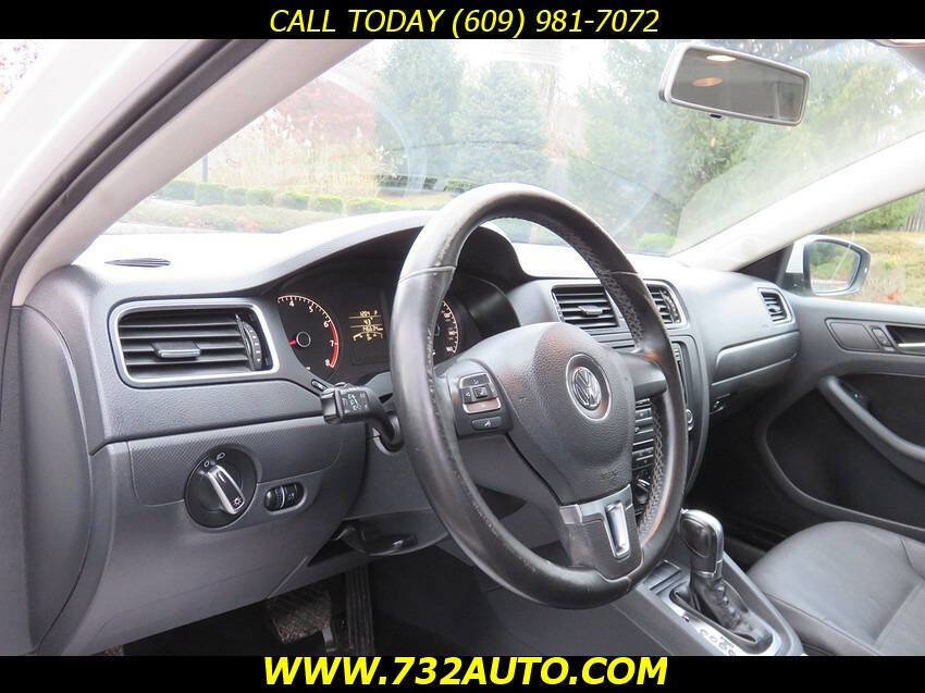 Used 2011 Volkswagen Jetta SE FWD image 23