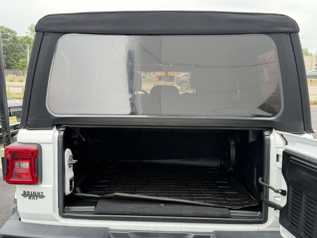 Used 2020 Jeep Wrangler Unlimited Sahara AWD/4WD image 8