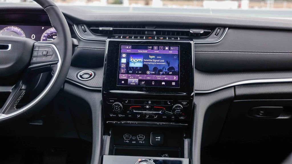 New 2025 Jeep Grand Cherokee L Altitude image 14