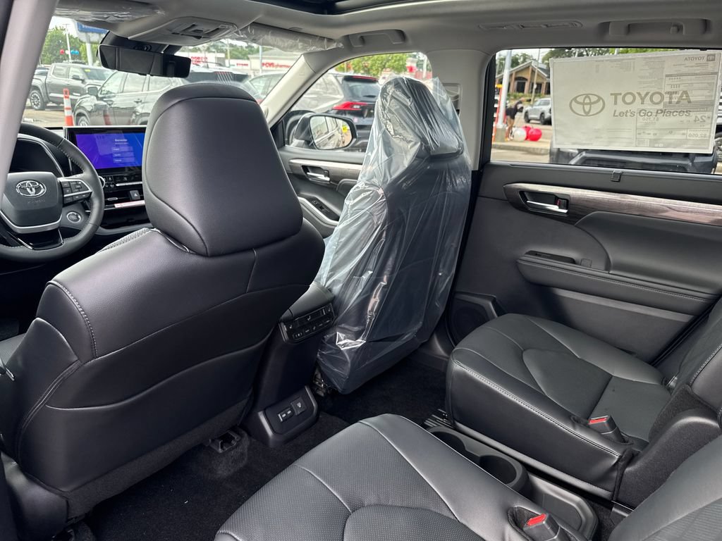 New 2026 Toyota Highlander Platinum AWD/4WD image 39