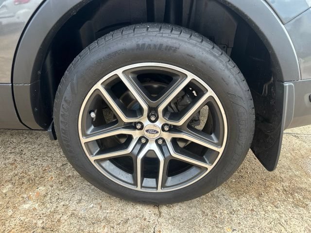 Used 2018 Ford Explorer Sport AWD/4WD image 40