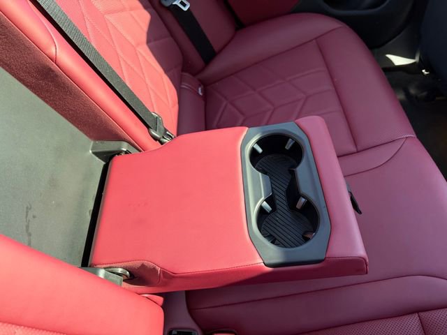 Used 2025 BMW 540i xDrive image 32