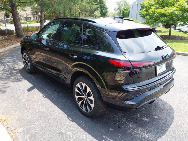 New 2026 Audi Q3 quattro 2.0T w/ Driver Assistance Package AWD/4WD image 7