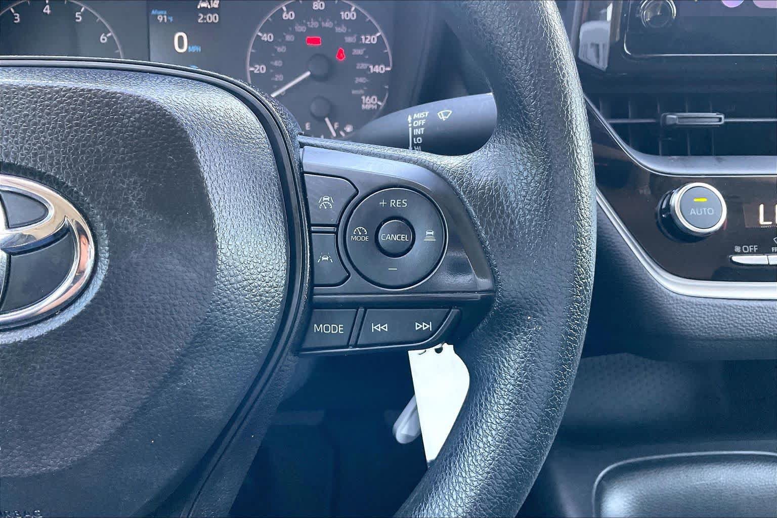 Used 2025 Toyota Corolla LE FWD image 21