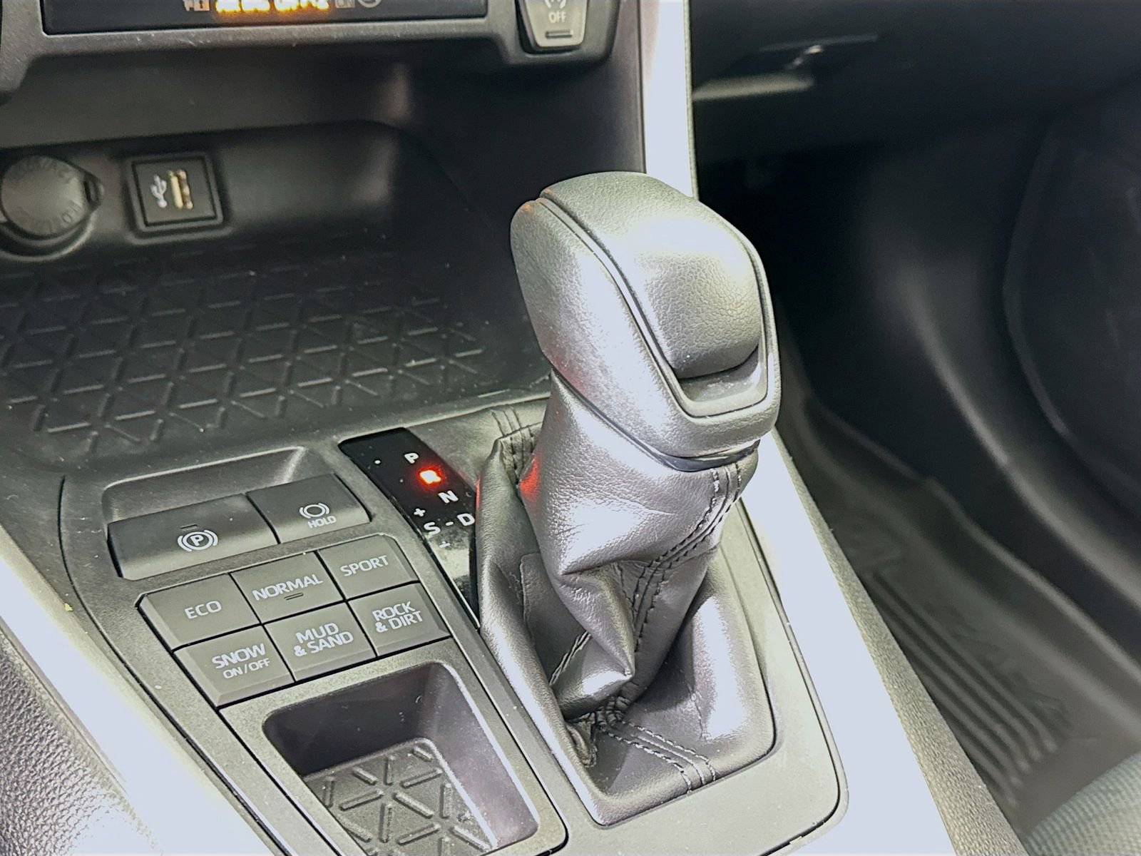 Used 2023 Toyota RAV4 XLE w/ Convenience Package image 14