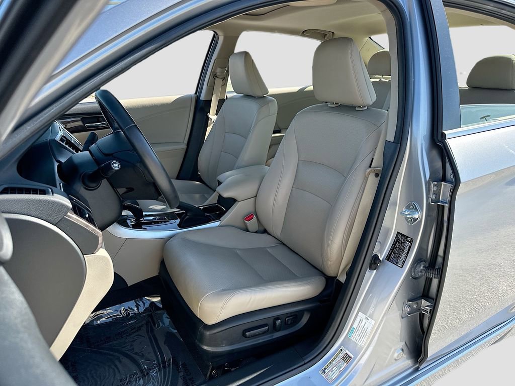 Used 2017 Honda Accord Touring image 21