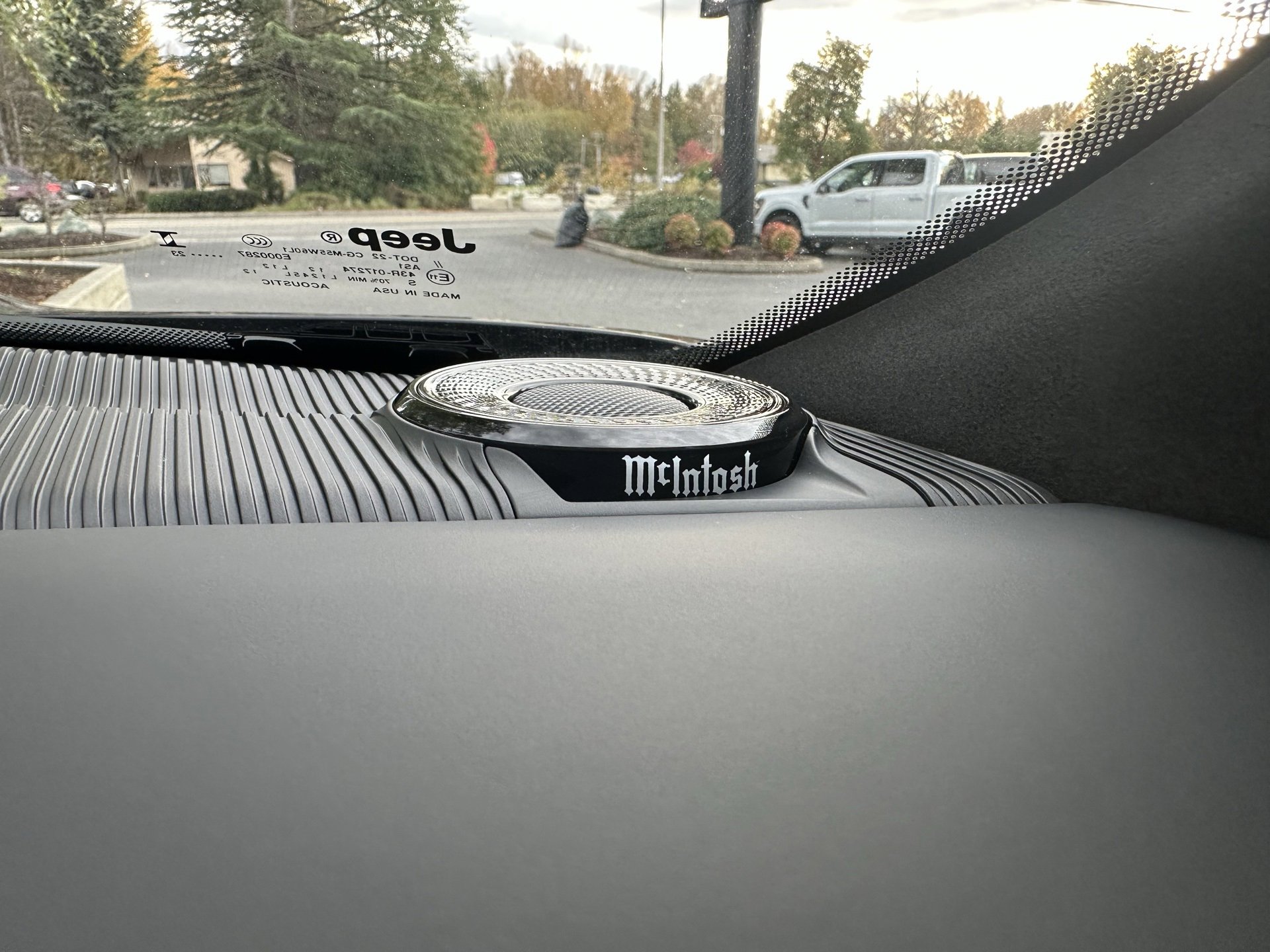 Used 2023 Jeep Grand Wagoneer Series III w/ Rear-Seat Entertainment Group image 16