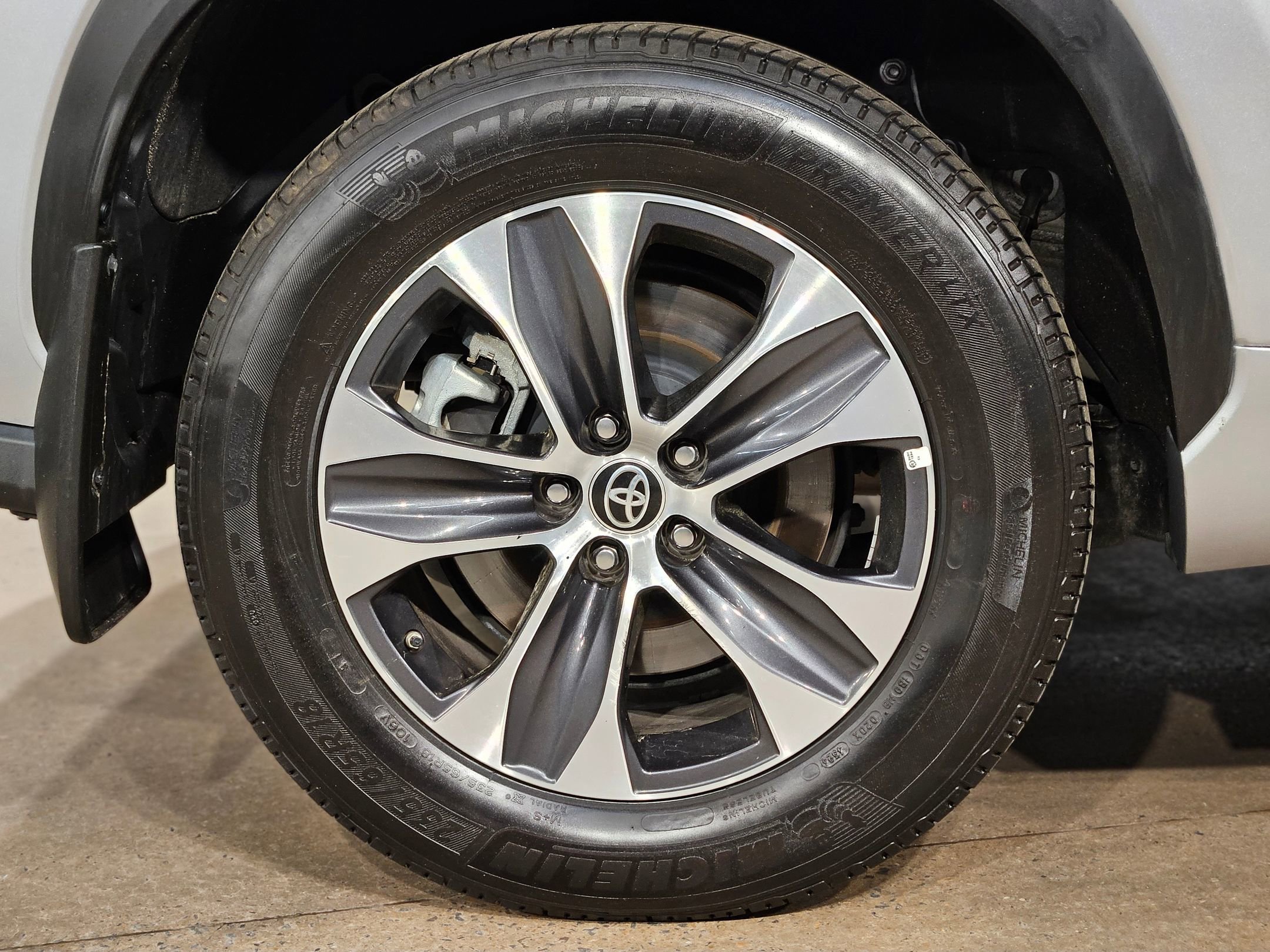 Certified 2025 Toyota Highlander XLE AWD/4WD image 17