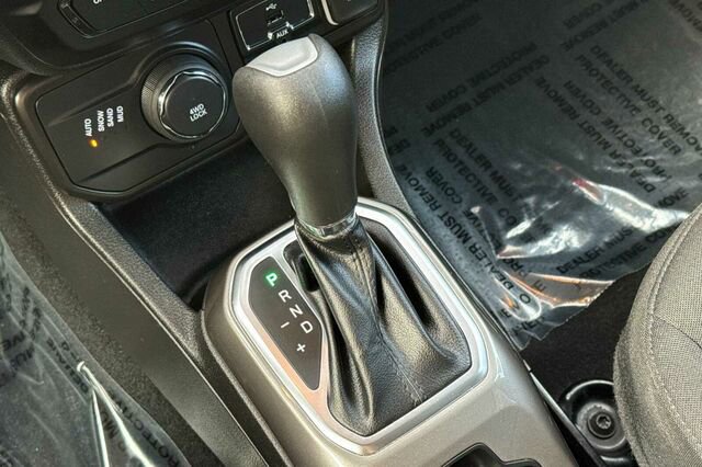 Used 2022 Jeep Renegade Latitude AWD/4WD image 22