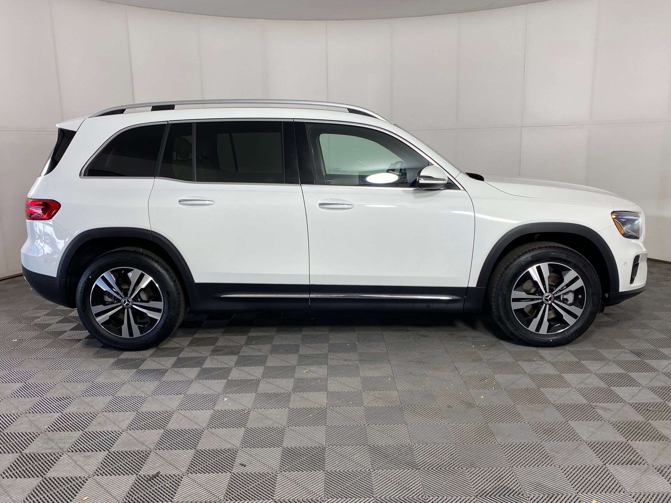 New 2025 Mercedes-Benz GLB 250 4MATIC image 7