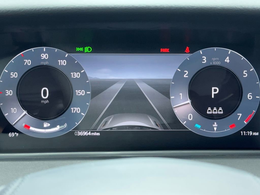 Used 2025 Land Rover Range Rover Velar Dynamic SE image 21