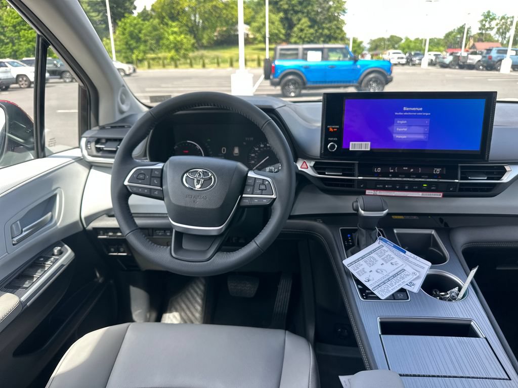 Used 2026 Toyota Sienna XLE AWD/4WD image 17