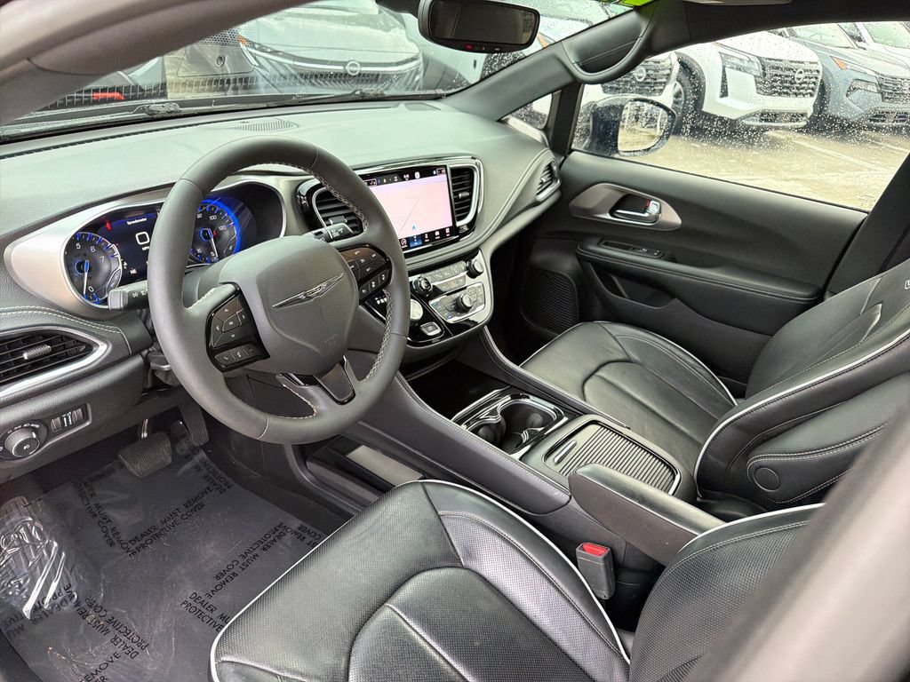 Used 2022 Chrysler Pacifica Limited w/ S Appearance Package FWD image 13