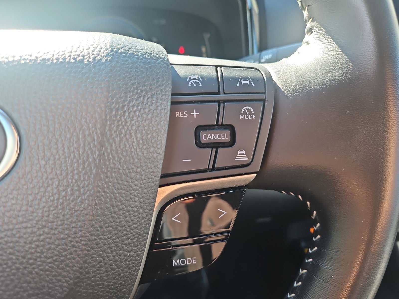 Used 2025 Toyota Camry SE FWD image 25
