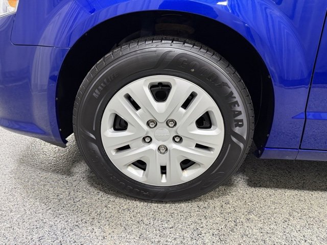 Used 2018 Dodge Grand Caravan SE w/ UConnect Hands-Free Group image 25