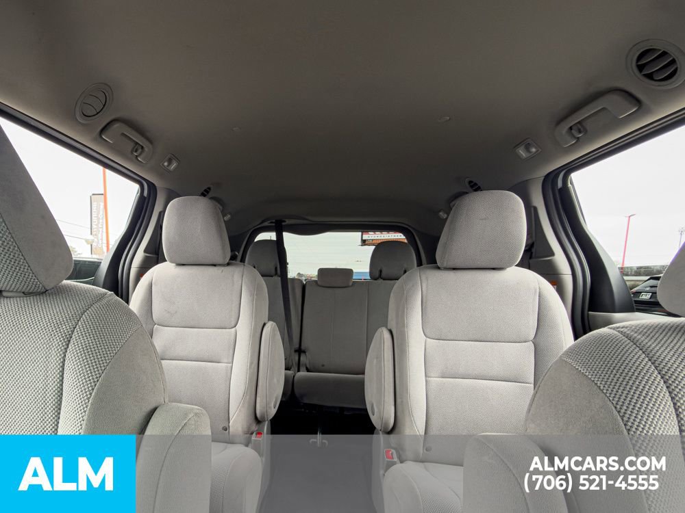 Used 2020 Toyota Sienna L image 10