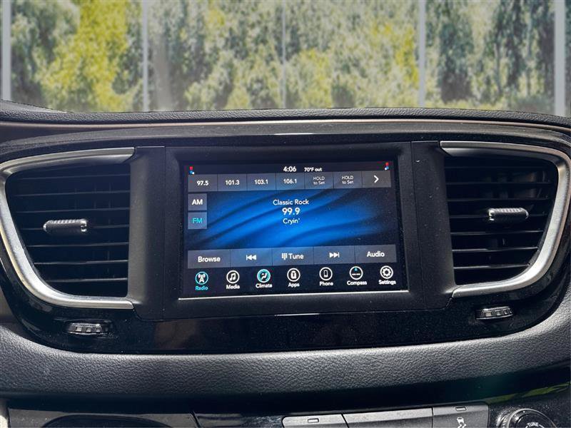 Used 2021 Chrysler Voyager L FWD image 16