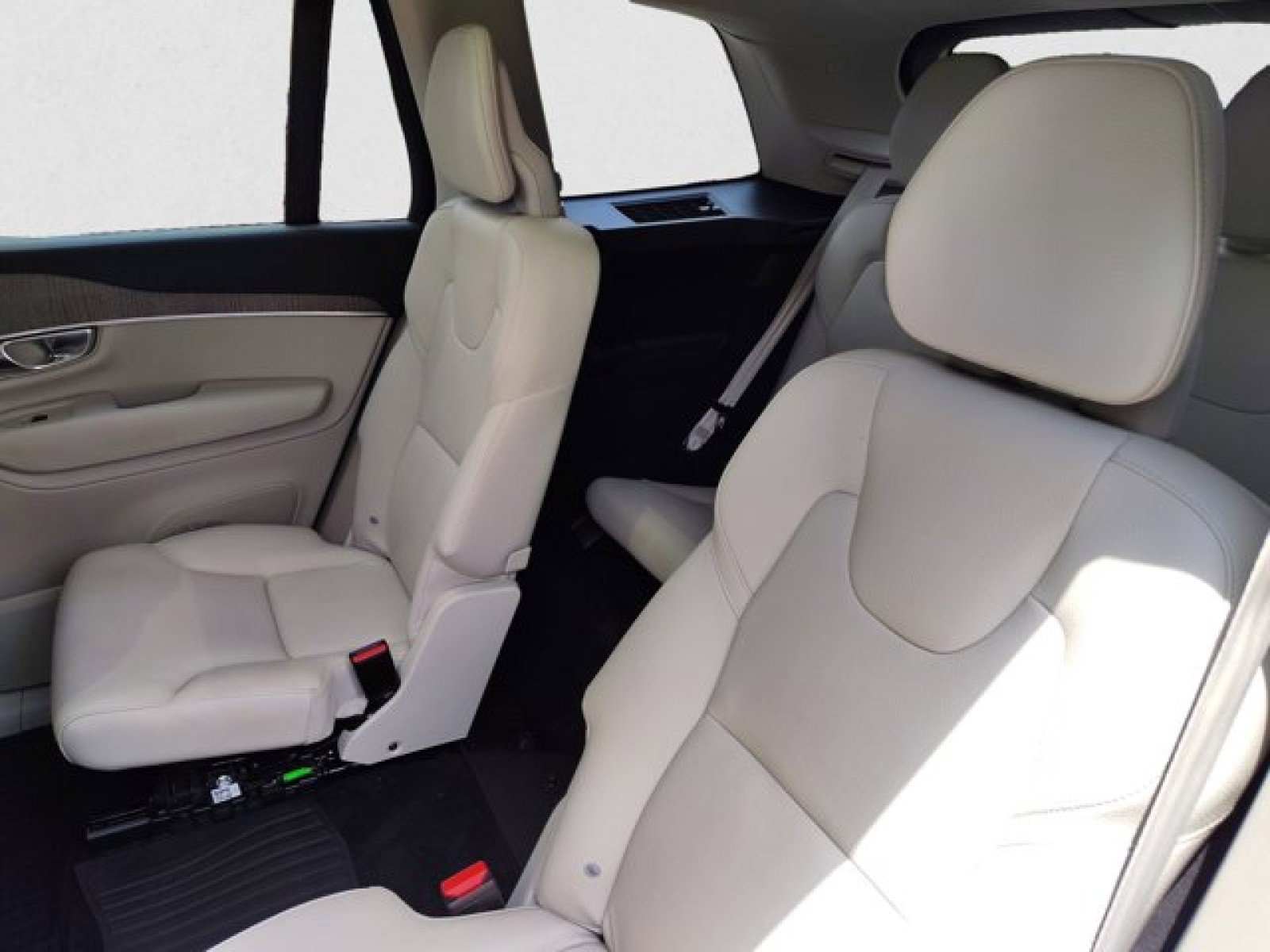 Used 2023 Volvo XC90 B6 Plus w/ Protection Package Premier image 18