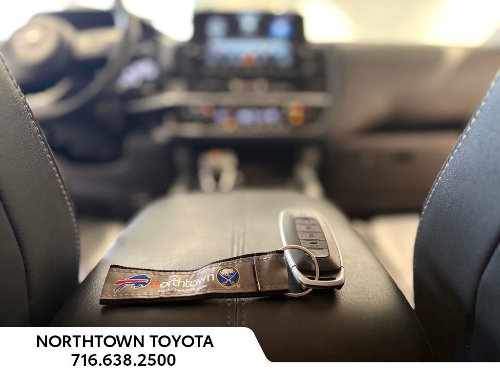 Used 2023 Nissan Pathfinder SL w/ Black Appearance Package image 39