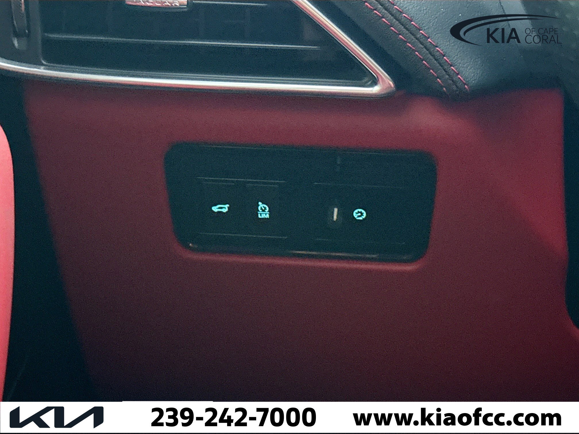 Used 2020 Jaguar F-PACE SVR image 34