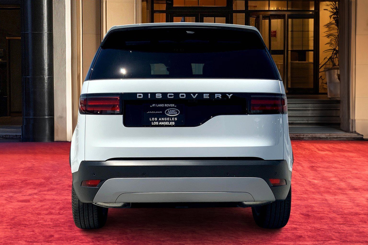 New 2025 Land Rover Discovery S image 4