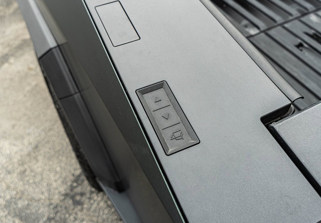 Used 2024 Tesla Cybertruck AWD Crew Cab image 48