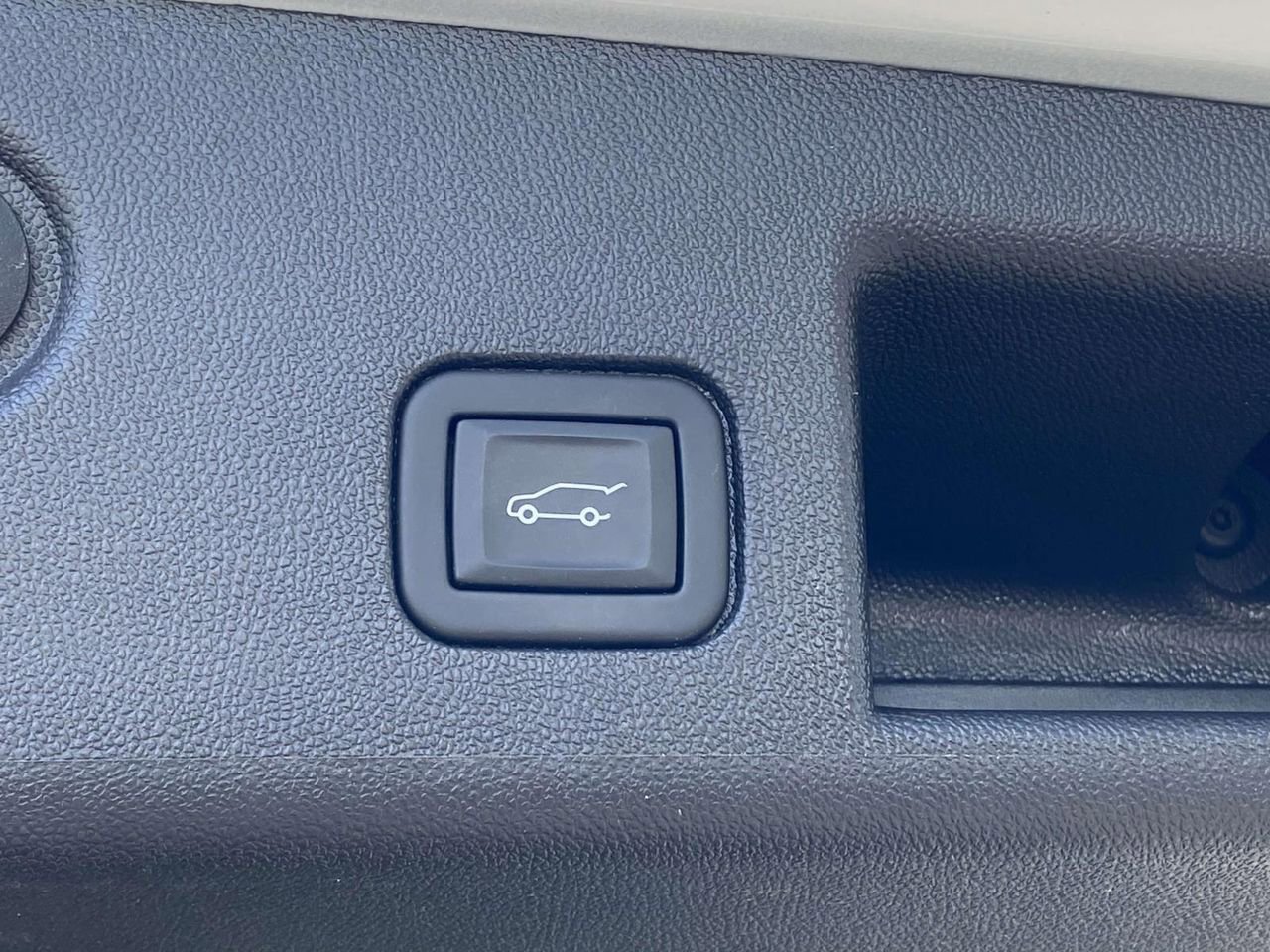 Used 2024 Chevrolet Equinox RS FWD image 9