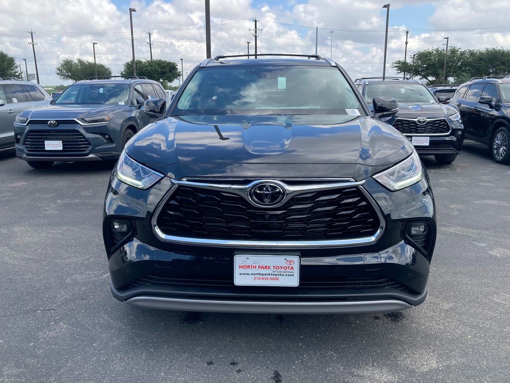 New 2026 Toyota Highlander Platinum AWD/4WD image 2