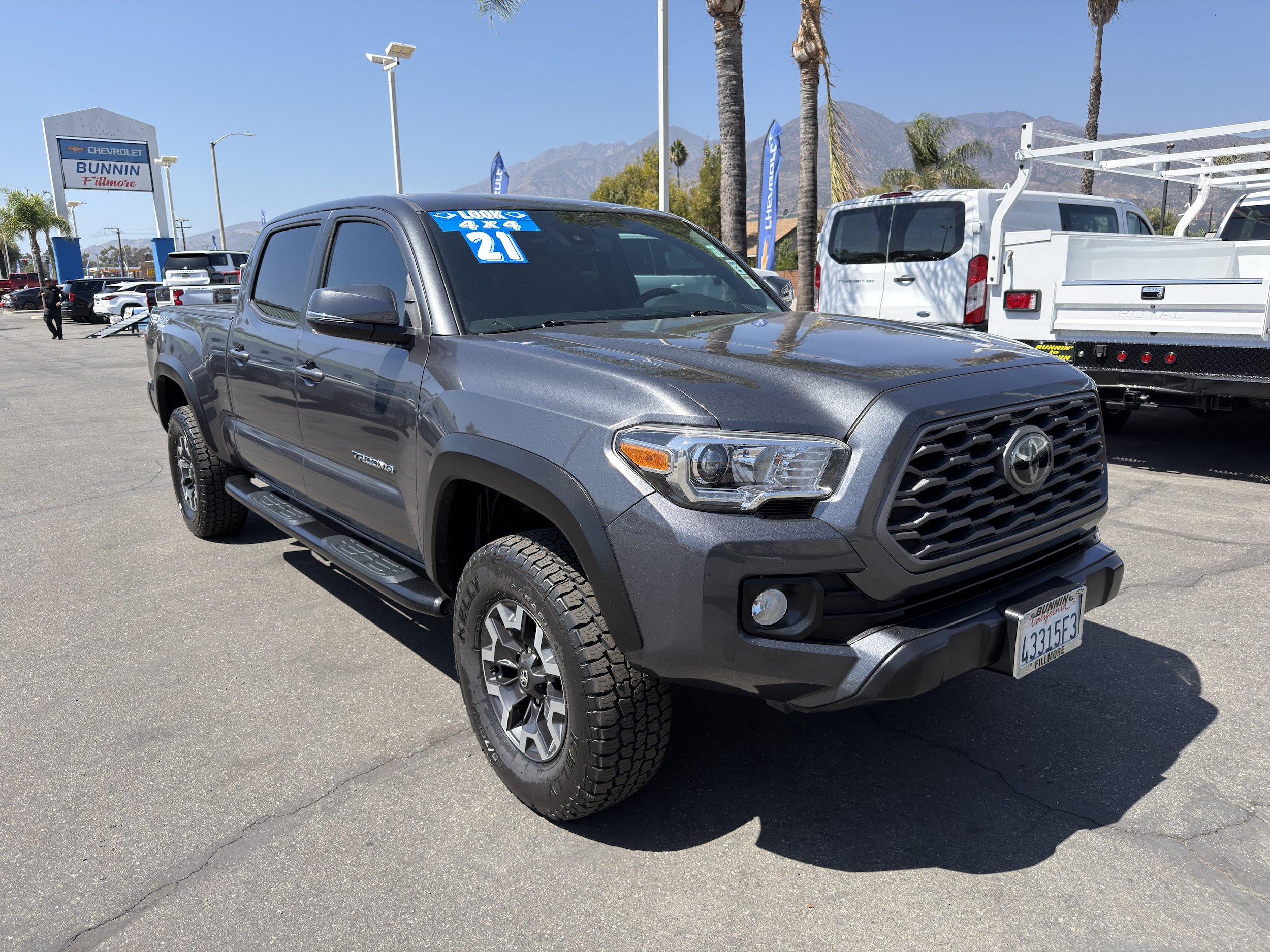 Used 2021 Toyota Tacoma TRD Off-Road w/ Technology Package AWD/4WD image 2